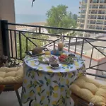 Апартамент Sunny Lavanda 1st Line