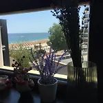 Апартамент Sunny Lavanda 1st Line